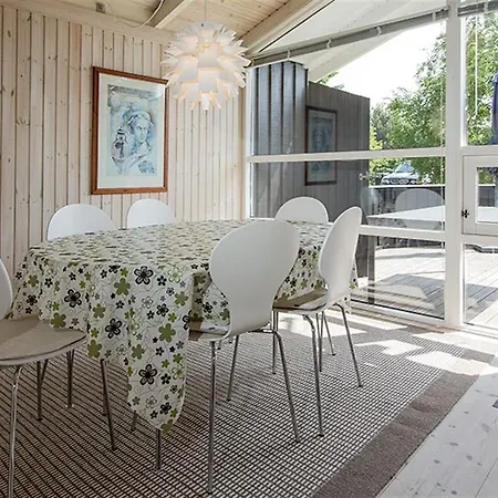 펜션 Four-bedroom Holiday In
