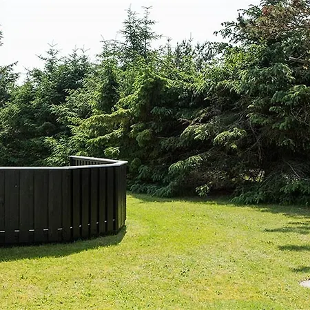펜션 Four-bedroom Holiday In *