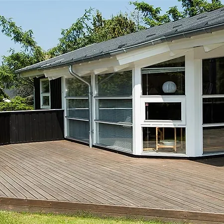 Four-bedroom Holiday In 펜션