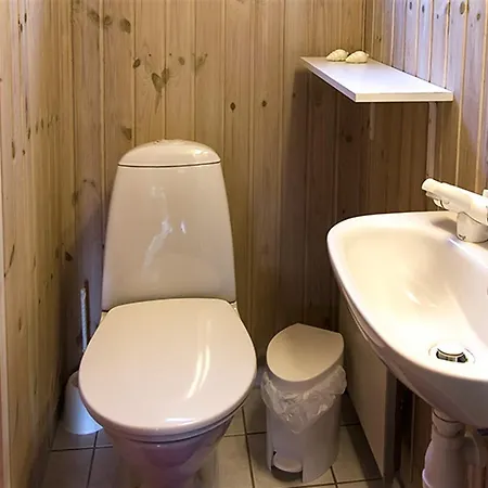 Four-bedroom Holiday In 펜션