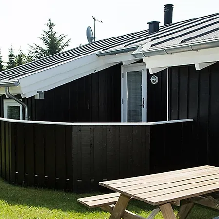 펜션 Four-bedroom Holiday In Hals